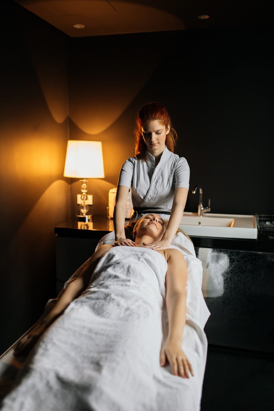 massage-therapist-massaging-woman-2023-11-27-05-30-16-utc